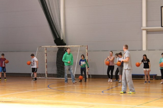 BK Valmiera basketbolisti viesojas skolā